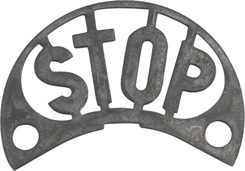 Stålplade med STOP-inskription